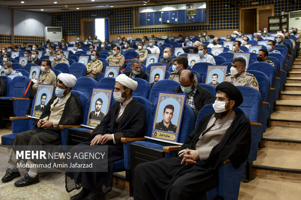 مقامات سازمان عقیدتی سیاسی ارتش جمهوری اسلامی ایران در سالن همایش ها کوثر حاضر هستند