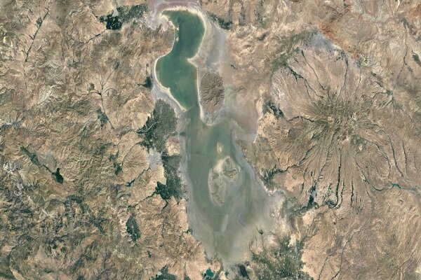 ۹۵درصد دریاچه ارومیه خشک شد/ پروژه احیا شکست خورد؟