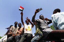 هزاران نفر در پایتخت سودان خواستار انحلال دولت انتقالی شدند