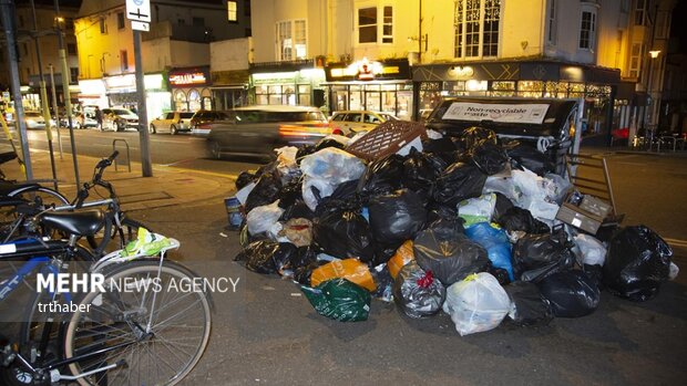خیابان های پر از زباله درانگلستان