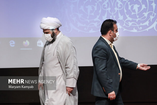حجت الاسلام قمی رئیس سازمان تبلیغات اسلامی در  مراسم تودیع و معارفه مدیر عامل راه آهن حضور دارد