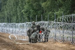 لهستان: هنوز بیش از ۱۰ هزار مهاجر در مرز بلاروس حضور دارند