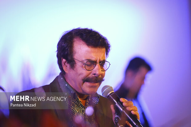  علیرضا افتخاری در مراسم افتتاحیه سی‌وهشتمین جشنواره بین‌المللی فیلم کوتاه تهران چند قطعه را اجرا نمود
