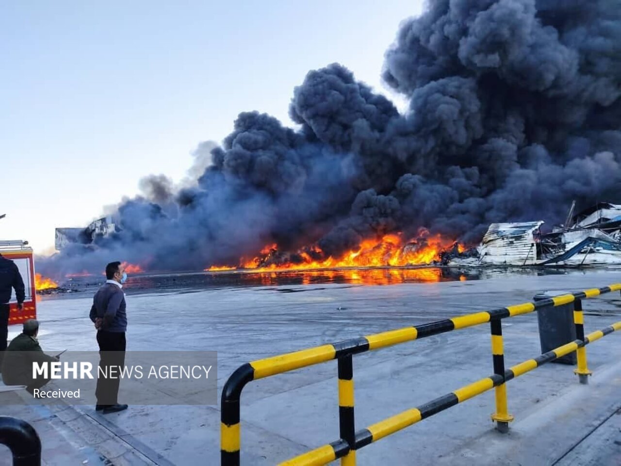 آتش سوزی در شهرک صنعتی شهید سلیمی/ ۱۰ نفر دچار دودگرفتگی شدند