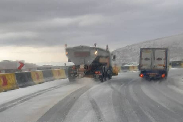 انجام ۴۷۵ کیلومتر عملیات برف روبی/تمام جاده‌های کرمانشاه باز است