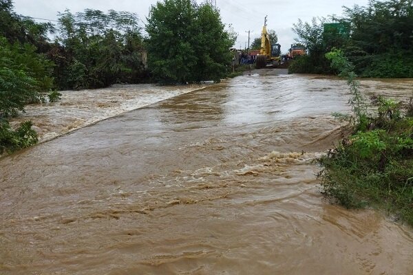 طغیان رودخانه در اندیکا راه ارتباطی ۱۰ روستا را قطع کرد