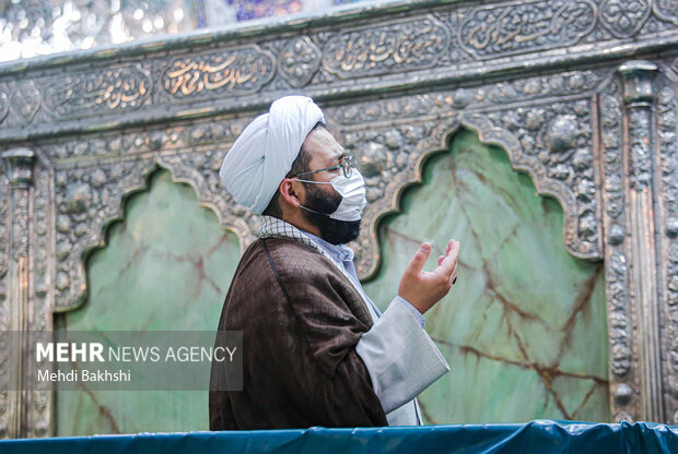 دسترسی زائران به ضریح حضرت معصومه(س)