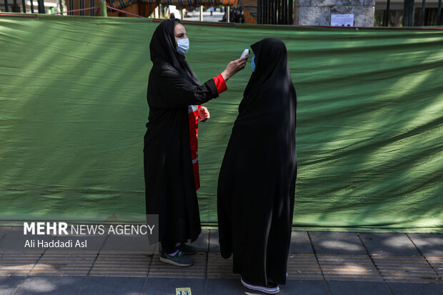 اورژانس تهران در حاشیه نماز جمعه محلی را برای واکسیناسیون نمازگزاران در نظر گرفته است