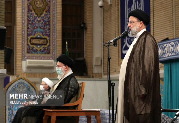 دیدار میهمانان کنفرانس وحدت اسلامى‌ و جمعی از مسئولان نظام با رهبر انقلاب