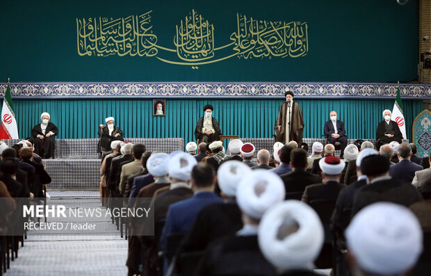 دیدار میهمانان کنفرانس وحدت اسلامى‌ و جمعی از مسئولان نظام با رهبر انقلاب