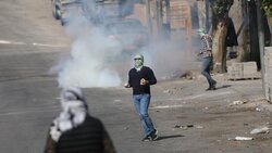 زخمی شدن ۱۳ فلسطینی به دنبال تیراندازی نظامیان رژیم صهیونیستی