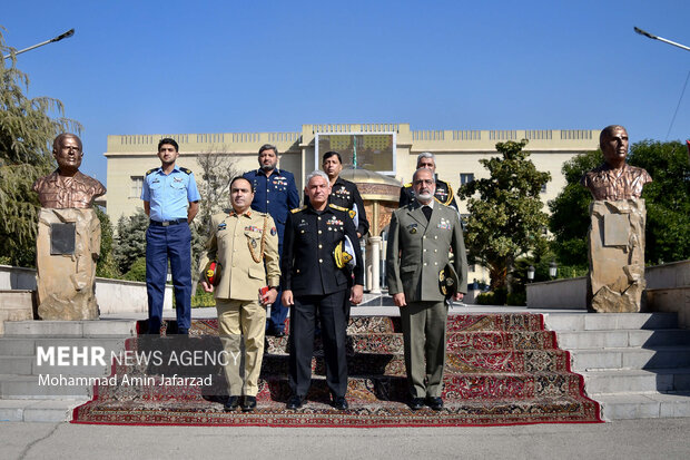 Pakistani military delegation's visit to Imam Ali Uni.