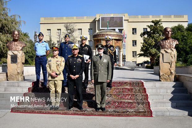 Pakistani military delegation's visit to Imam Ali Uni.