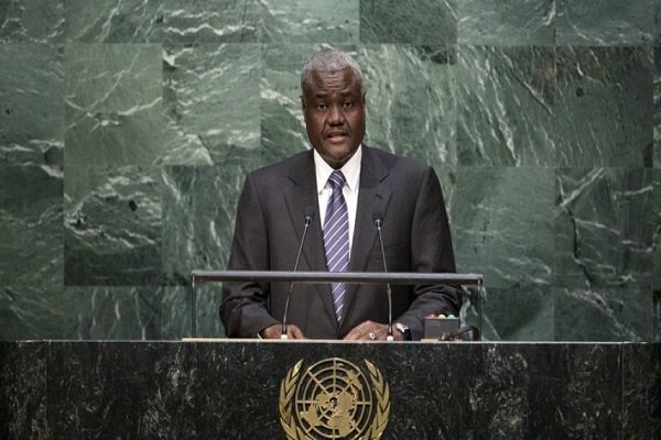 رئيس الاتحاد الإفريقي يدعو الخرطوم لإطلاق سراح القادة