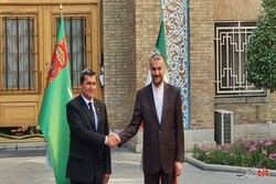Iranian, Turkmen FMs hold meeting in Tehran
