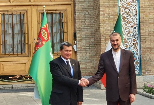 أميرعبداللهيان يستقبل نظيره التركماني في مبنى وزارة الخارجية الایرانیة