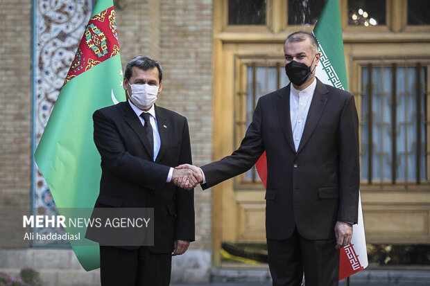 İran ile Türkmenistan Dışişleri Bakanları görüştü