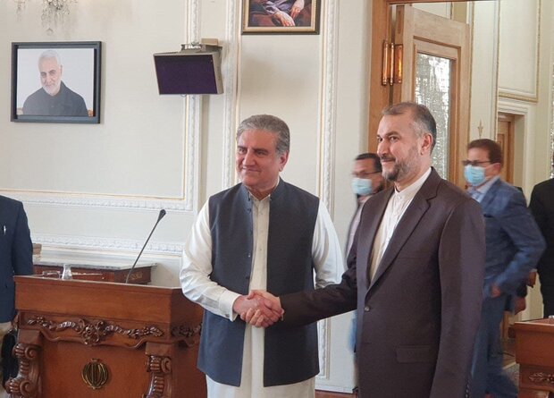 Iran's Amir-Abdollahian meets with Pakistan's Qureshi 