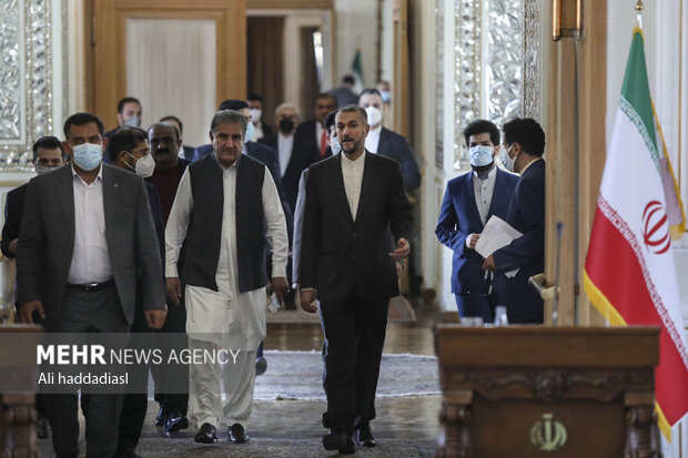Iran, Pakistan FMs stress regional coop. for Afghan peace