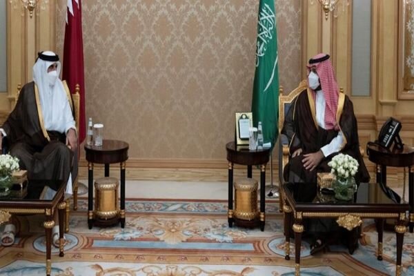 امیر قطر با ولیعهد سعودی دیدار و گفتگو کرد
