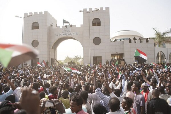 الشعب السوداني يرفض التدخلات الخارجية/ بَعضُهُم تُحرّكهُ قوى إقليمية