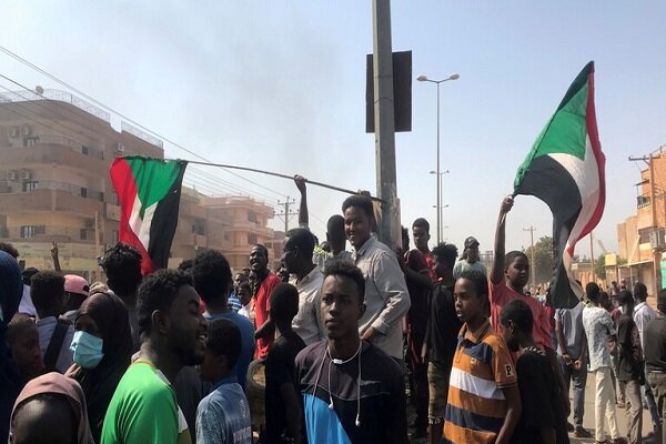 الشعب السوداني يرفض وبشدة التدخلات الخارجية في البلاد/ البعض يتحرك وفق ما تُملي عليه القوى الاقليمية