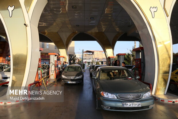 وضعیت پمپ های بنزین بعد از اختلال در توزیع سوخت - یزد
