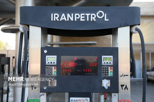 وضعیت پمپ های بنزین بعد از اختلال در توزیع سوخت - یزد