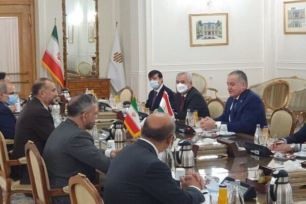 Iranian, Tajik FMs hold meeting in Tehran Tue.