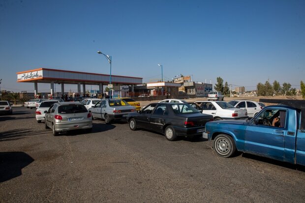تاخیر نفتکش های سوخت رسان دلیل صف های بنزینی در مازندران است