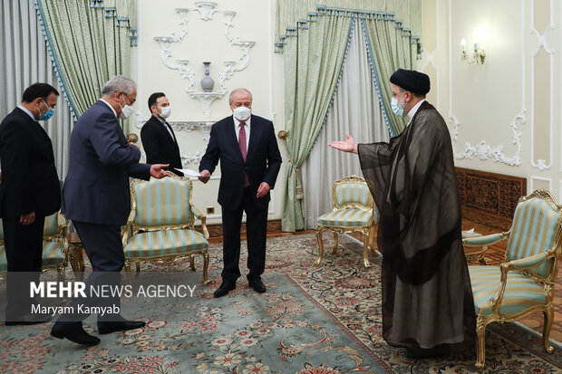 عبدالعزیز کامل اف وزیر امور خارجه ازبکستان با  سید ابراهیم رئیسی رئیس جمهور ایران دیدار  کرد