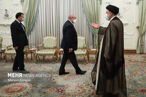 عبدالعزیز کامل اف وزیر امور خارجه ازبکستان در حال ورود به محل دیدار با رئیس جمهور ایران است