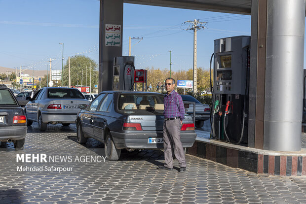 وضعیت پمپ های بنزین بعد از اختلال در توزیع سوخت - شهرکرد