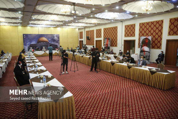 Intl. ‘Unity’ Poster Workshop held in Tehran
