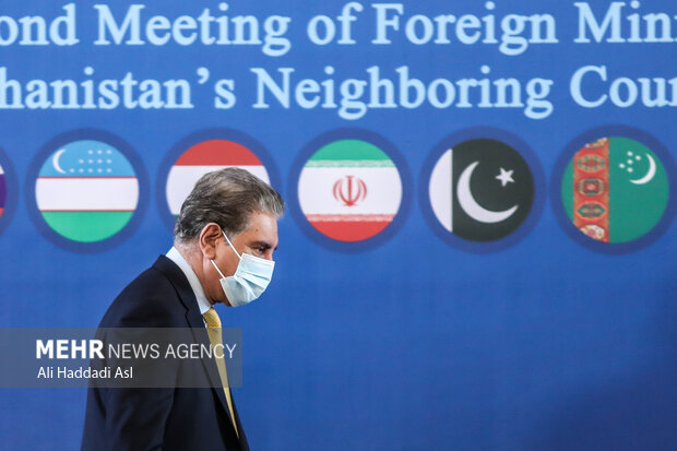 شاه محمود قریشی وزیر امور خارجه پاکستان در دومین نشست وزرای امور خارجه کشورهای همسایه افغانستان حضور دارد