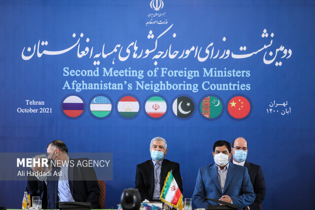 محمد مخبر معاون اول رئیس جمهور و حسین امیر عبداللهیان وزیر امور خارجه ایران در دومین نشست وزرای امور خارجه کشور های همسایه افغانستان حضور دارند
