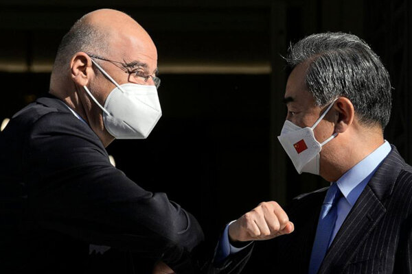 وزرای خارجه چین و یونان درباره روابط تجاری گفتگو کردند