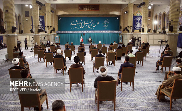 Leader receives functionaries of Zanjan Martyrs Congress
