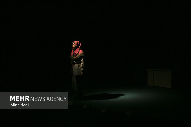 اجرای تئاتر "تکه‌های سنگین سرب" در تبریز