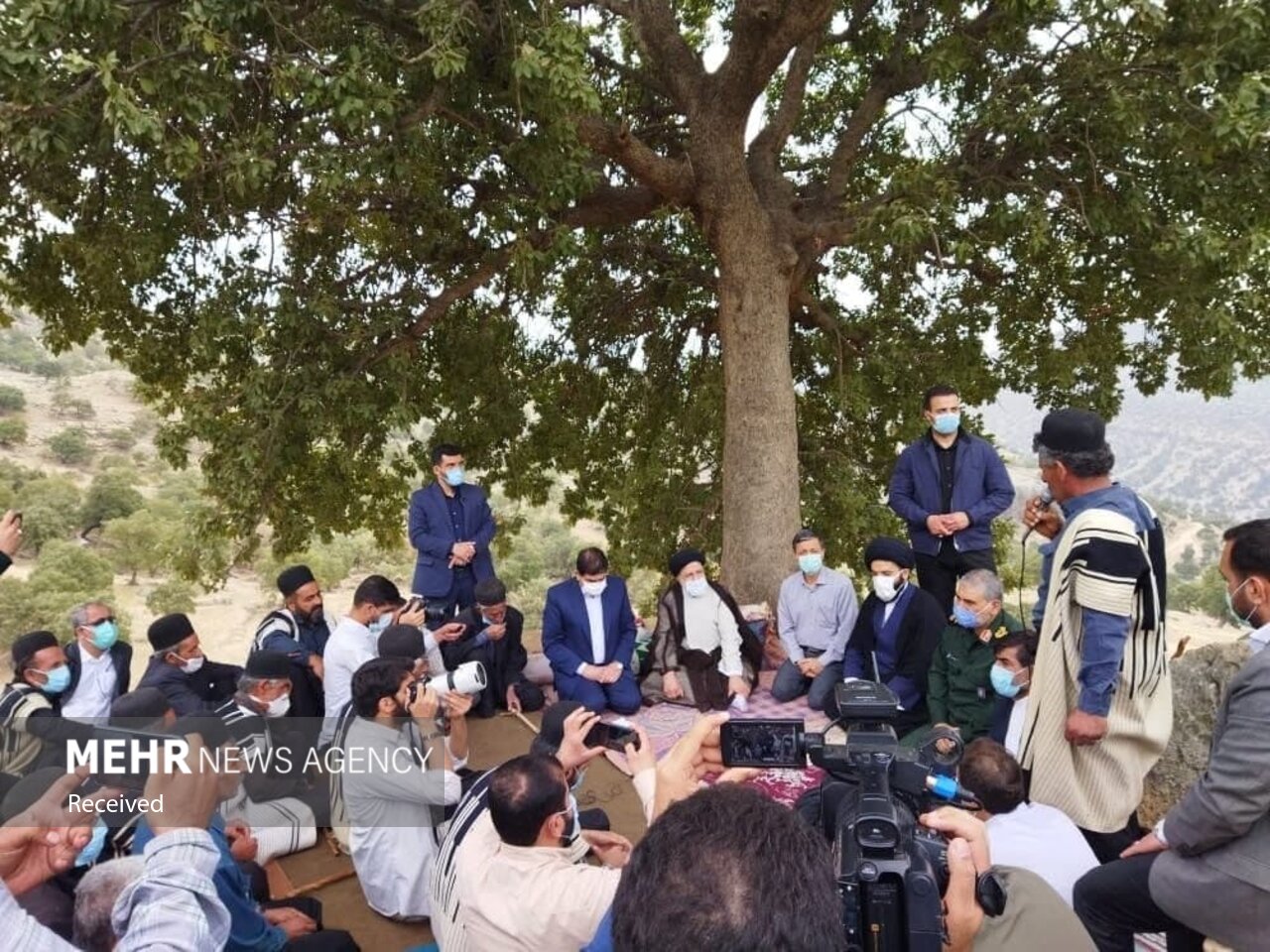 بازدید سرزده رئیس‌جمهور از اندیکا/گفتگو با عشایر/قول رسیدگی فوری