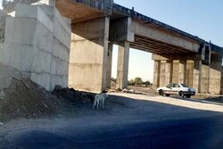 گلایه مردم آبیک از عدم تکمیل پل‌های راه آهن