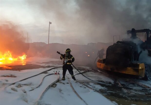 آتش سوزی در منطقه صنعتی نزدیک «دیمونا» در فلسطین اشغالی 
