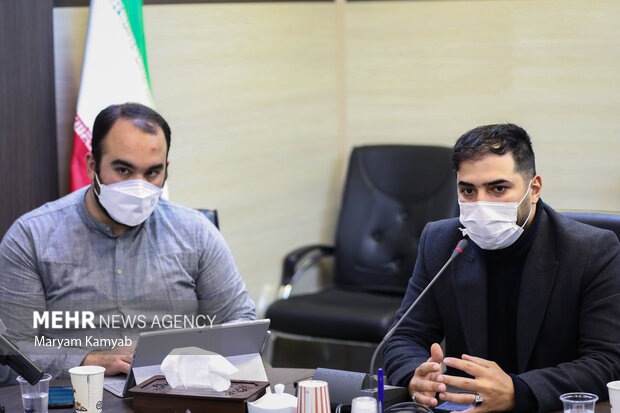 طائب مسئول روابط عمومی جشنواره نوجوانیم و امیرحسین اخوین دبیر جشنواره فیلم کوتاه مدرسه در نشست هفته ملی کودک و نوجوان در خبرگزاری مهر حضور دارند