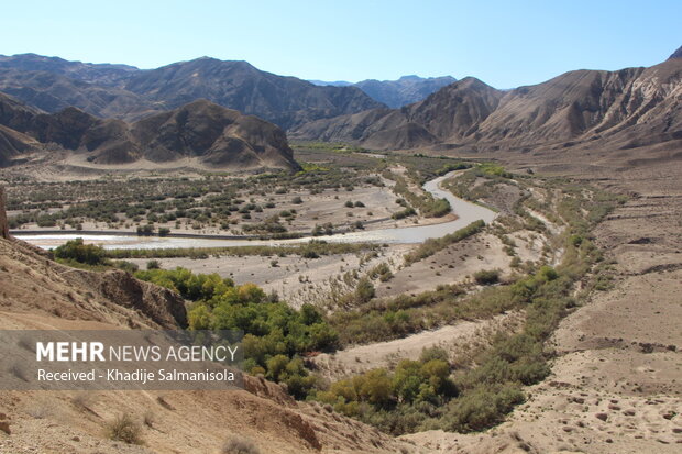 گشتی در باغ های انار روستای نمهیل شهرستان خلخال