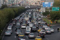 ترافیک سنگین در نواب و همت/ محل قرارگیری مثلث خطر در هنگام خرابی خودرو