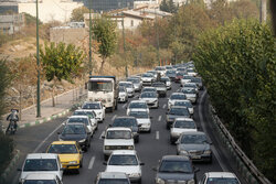 ترافیک در آزادراه قزوین - کرج سنگین است/ بارش باران در جاده چالوس