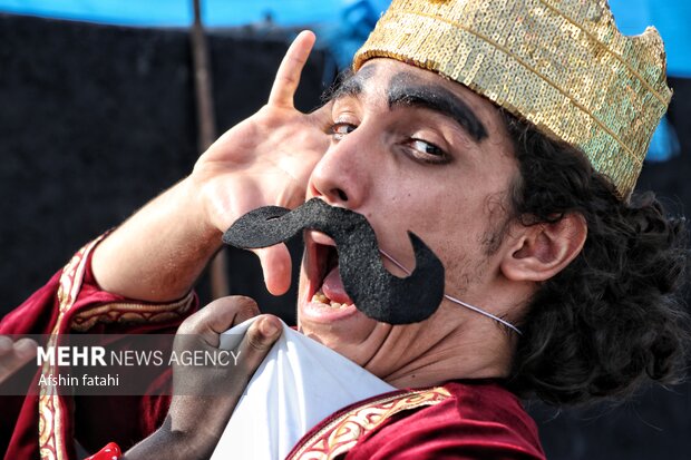 استقبال گسترده مردمی از اجراهای عمومی جشنواره تئاتر خیابانی مریوان