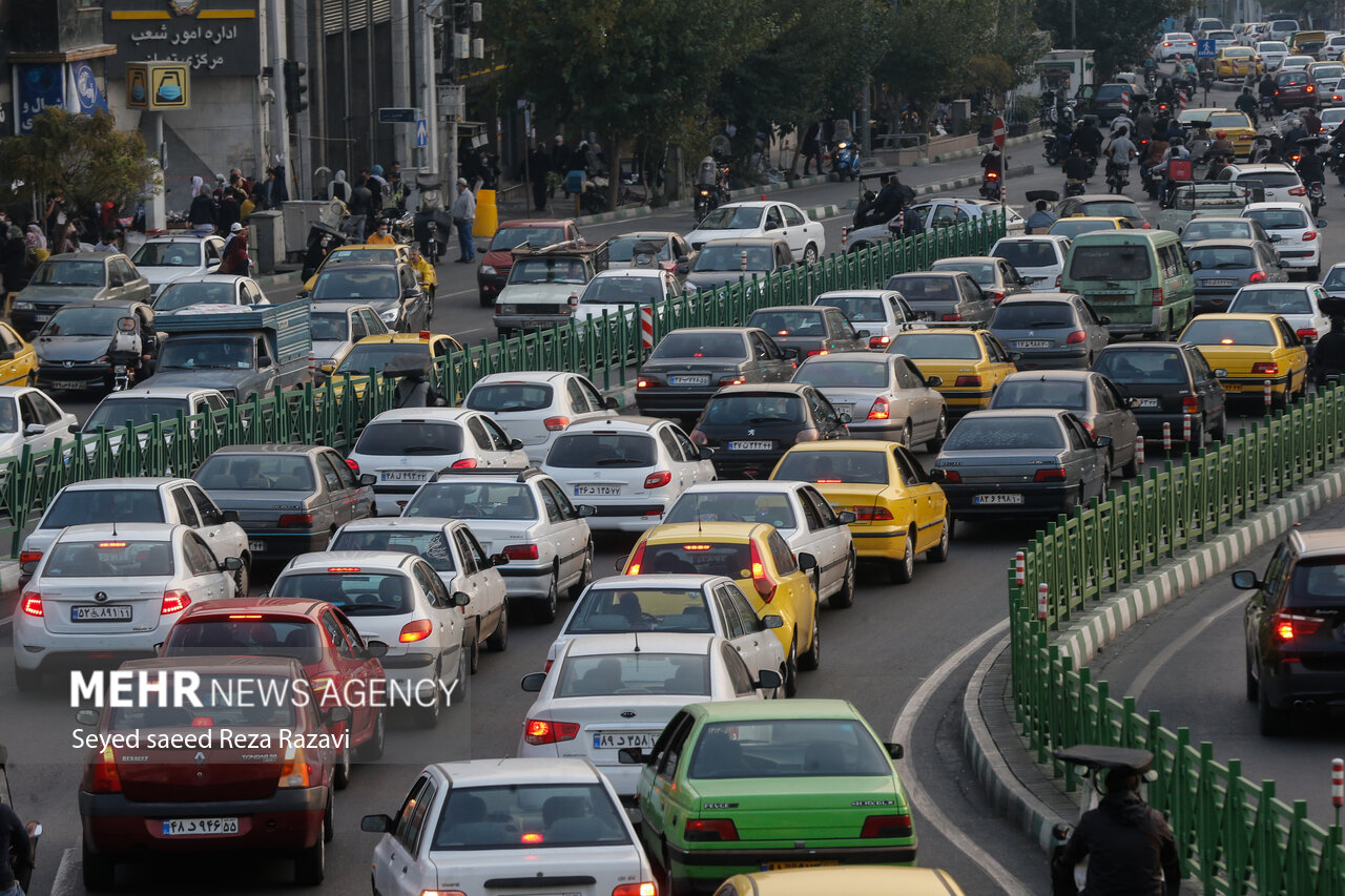 ترافیک سنگین در اکثر معابر پایتخت/ حجم ترافیک در سه بزرگراه
