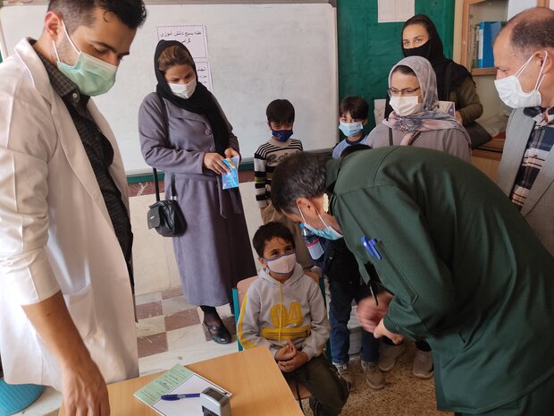 ویزیت رایگان پزشکی دانش آموزان ناحیه منفصل شهری حسن آباد