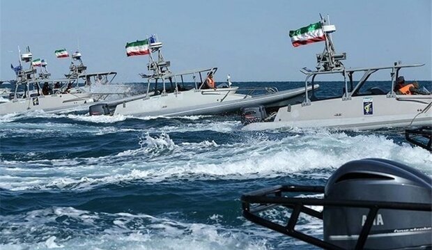 الحرس الثوري يحبط عملية أمريكية في بحر عمان لقرصنة النفط الإيراني 